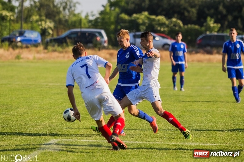 Zdjęcie w galerii na portalu naszraciborz.pl: Choć Unici Dąb pokonali, to ze strefy spadkowej się nie wydostali wiadomości z regionu