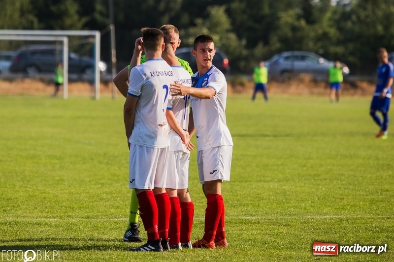 Zdjęcie w galerii na portalu naszraciborz.pl: Choć Unici Dąb pokonali, to ze strefy spadkowej się nie wydostali wiadomości z regionu