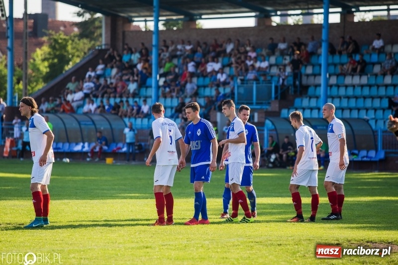 Zdjęcie w galerii na portalu naszraciborz.pl: Choć Unici Dąb pokonali, to ze strefy spadkowej się nie wydostali wiadomości z regionu