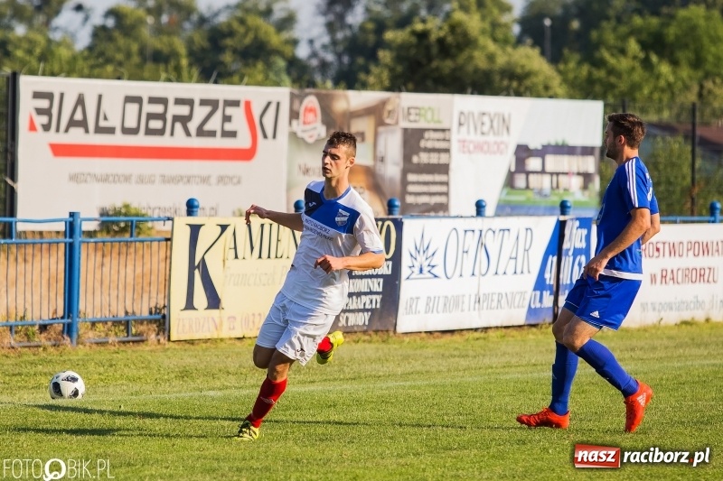 Zdjęcie w galerii na portalu naszraciborz.pl: Choć Unici Dąb pokonali, to ze strefy spadkowej się nie wydostali wiadomości z regionu