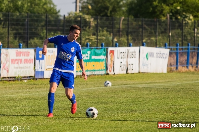 Zdjęcie w galerii na portalu naszraciborz.pl: Choć Unici Dąb pokonali, to ze strefy spadkowej się nie wydostali wiadomości z regionu