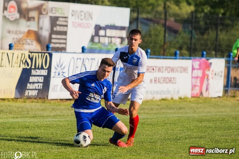 Zdjęcie w galerii na portalu naszraciborz.pl: Choć Unici Dąb pokonali, to ze strefy spadkowej się nie wydostali wiadomości z regionu