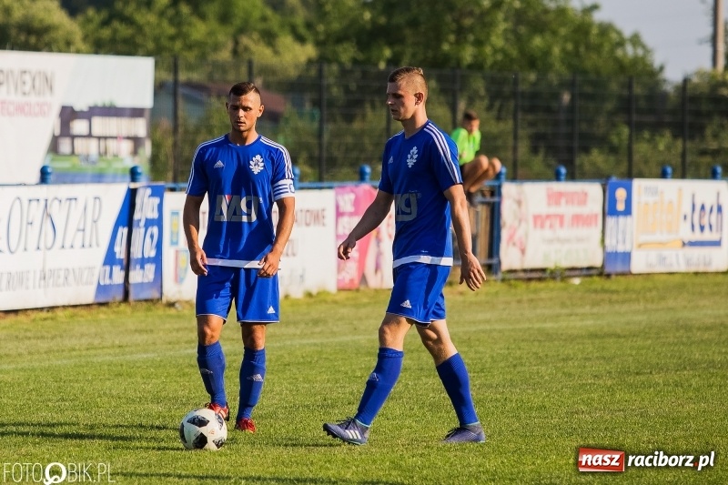 Zdjęcie w galerii na portalu naszraciborz.pl: Choć Unici Dąb pokonali, to ze strefy spadkowej się nie wydostali wiadomości z regionu