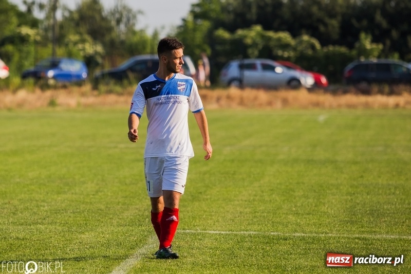 Zdjęcie w galerii na portalu naszraciborz.pl: Choć Unici Dąb pokonali, to ze strefy spadkowej się nie wydostali wiadomości z regionu