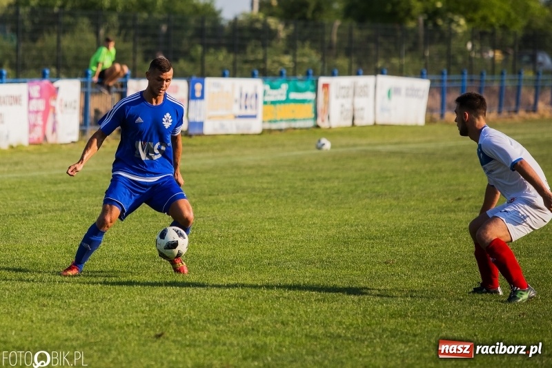 Zdjęcie w galerii na portalu naszraciborz.pl: Choć Unici Dąb pokonali, to ze strefy spadkowej się nie wydostali wiadomości z regionu