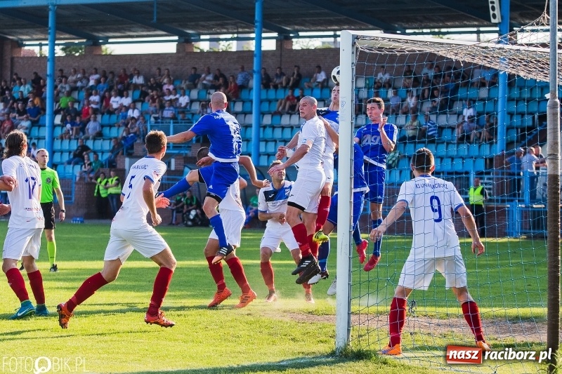 Zdjęcie w galerii na portalu naszraciborz.pl: Choć Unici Dąb pokonali, to ze strefy spadkowej się nie wydostali wiadomości z regionu