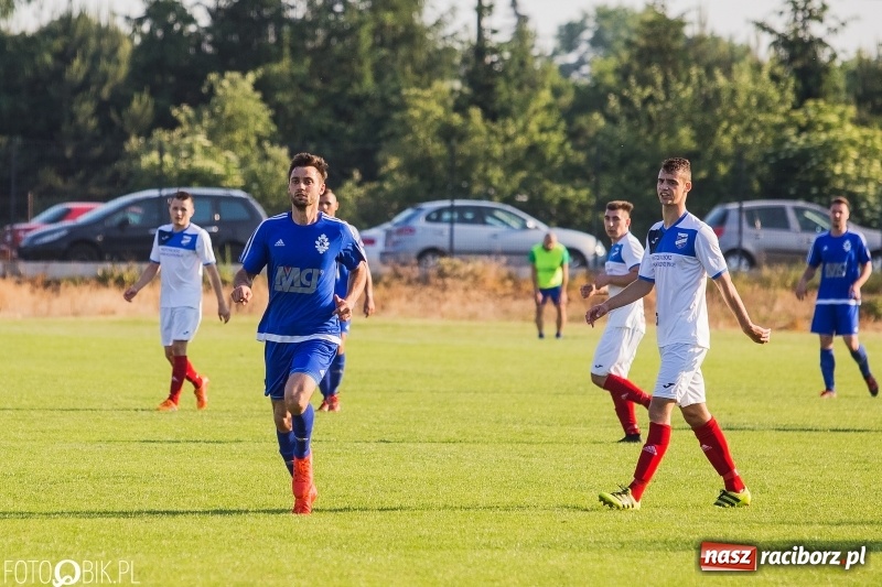 Zdjęcie w galerii na portalu naszraciborz.pl: Choć Unici Dąb pokonali, to ze strefy spadkowej się nie wydostali wiadomości z regionu