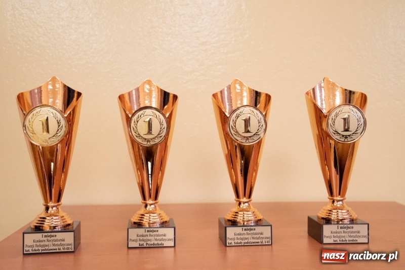 Zdjęcie w galerii na portalu naszraciborz.pl: Religijnie i metafizycznie - konkurs recytatorski w SP 18 wiadomości z regionu