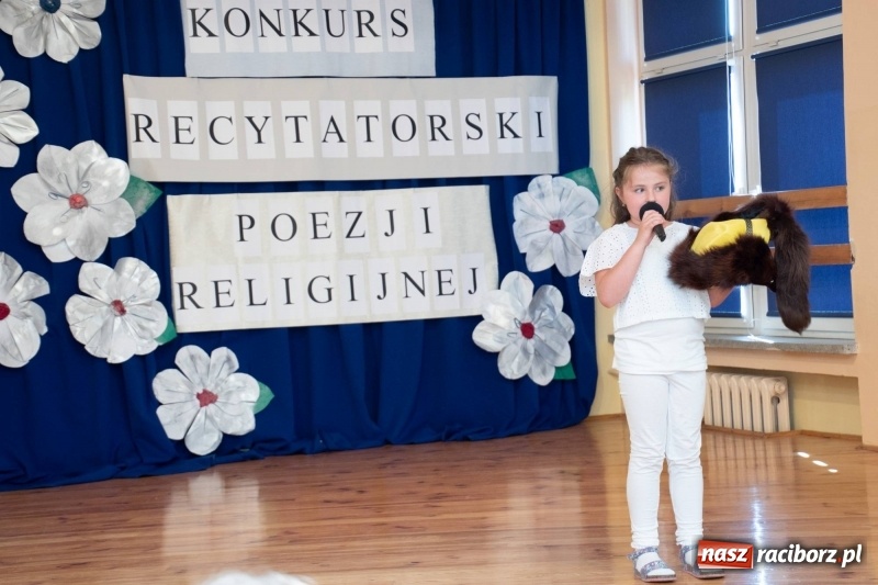 Zdjęcie w galerii na portalu naszraciborz.pl: Religijnie i metafizycznie - konkurs recytatorski w SP 18 wiadomości z regionu