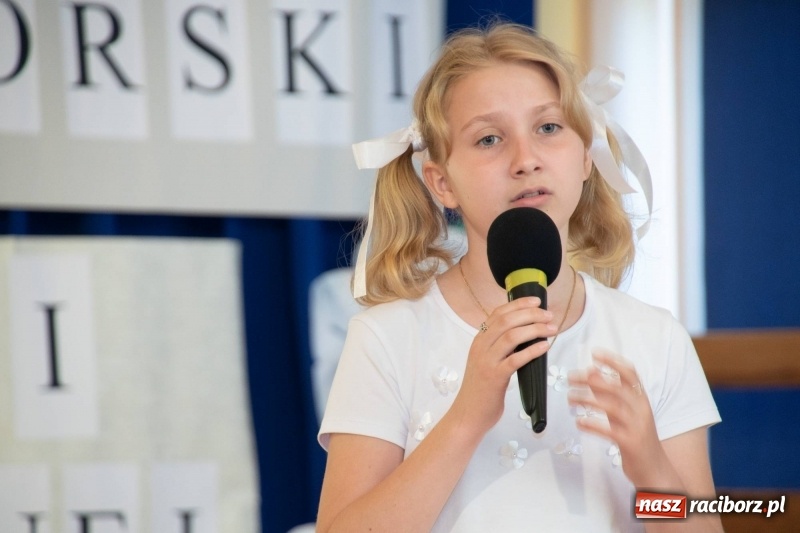 Zdjęcie w galerii na portalu naszraciborz.pl: Religijnie i metafizycznie - konkurs recytatorski w SP 18 wiadomości z regionu