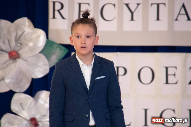 Zdjęcie w galerii na portalu naszraciborz.pl: Religijnie i metafizycznie - konkurs recytatorski w SP 18 wiadomości z regionu