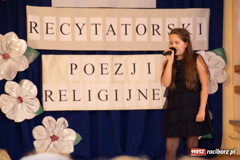 Zdjęcie w galerii na portalu naszraciborz.pl: Religijnie i metafizycznie - konkurs recytatorski w SP 18 wiadomości z regionu