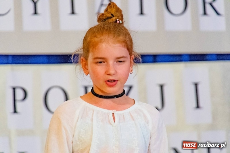 Zdjęcie w galerii na portalu naszraciborz.pl: Religijnie i metafizycznie - konkurs recytatorski w SP 18 wiadomości z regionu