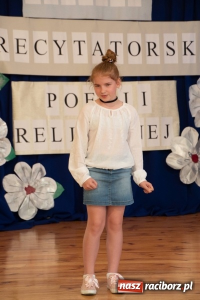 Zdjęcie w galerii na portalu naszraciborz.pl: Religijnie i metafizycznie - konkurs recytatorski w SP 18 wiadomości z regionu