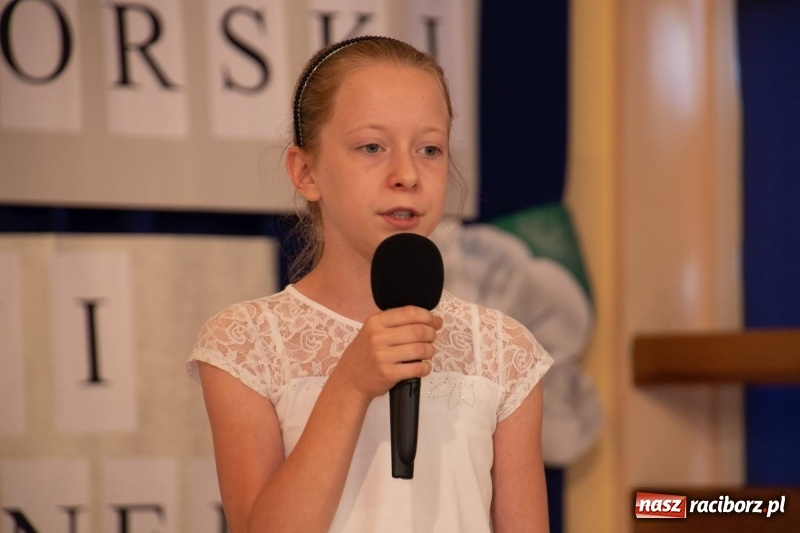 Zdjęcie w galerii na portalu naszraciborz.pl: Religijnie i metafizycznie - konkurs recytatorski w SP 18 wiadomości z regionu