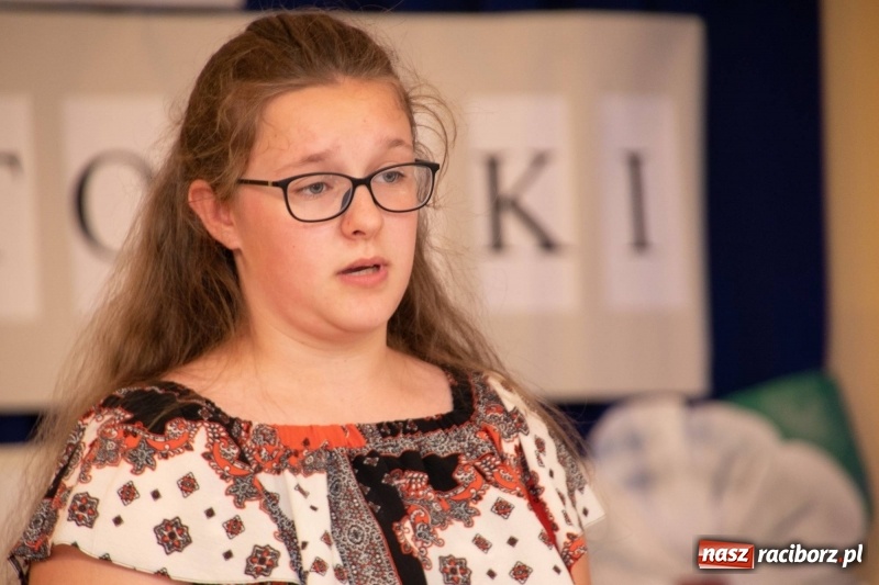 Zdjęcie w galerii na portalu naszraciborz.pl: Religijnie i metafizycznie - konkurs recytatorski w SP 18 wiadomości z regionu