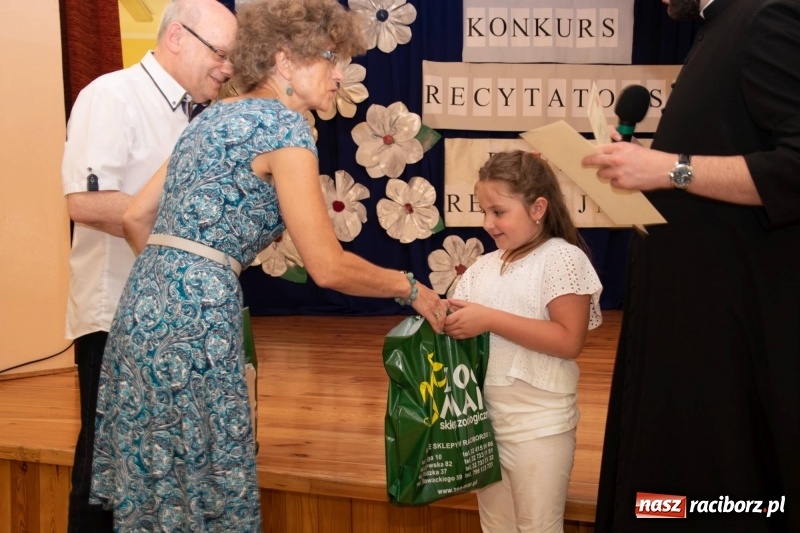 Zdjęcie w galerii na portalu naszraciborz.pl: Religijnie i metafizycznie - konkurs recytatorski w SP 18 wiadomości z regionu
