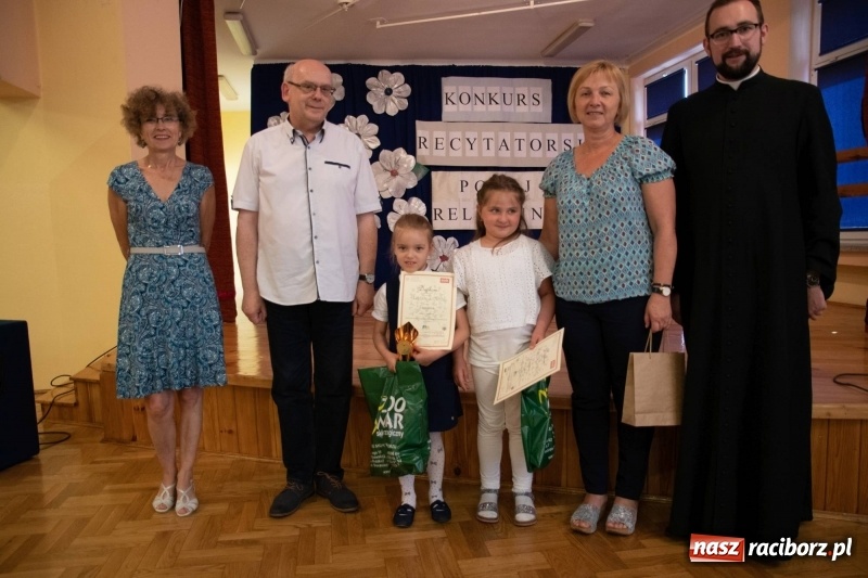 Zdjęcie w galerii na portalu naszraciborz.pl: Religijnie i metafizycznie - konkurs recytatorski w SP 18 wiadomości z regionu