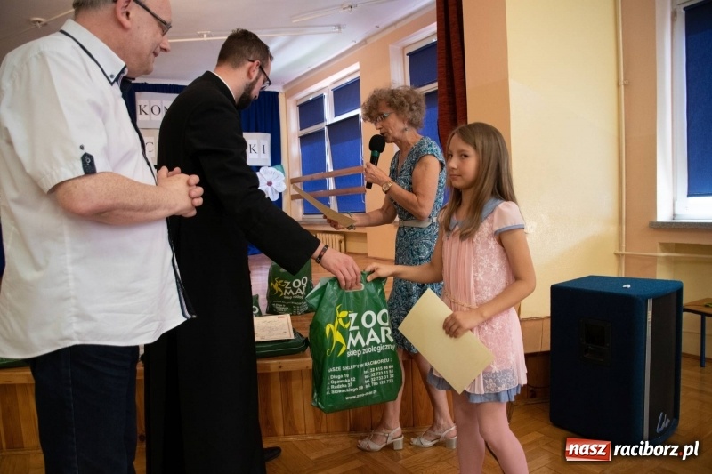 Zdjęcie w galerii na portalu naszraciborz.pl: Religijnie i metafizycznie - konkurs recytatorski w SP 18 wiadomości z regionu