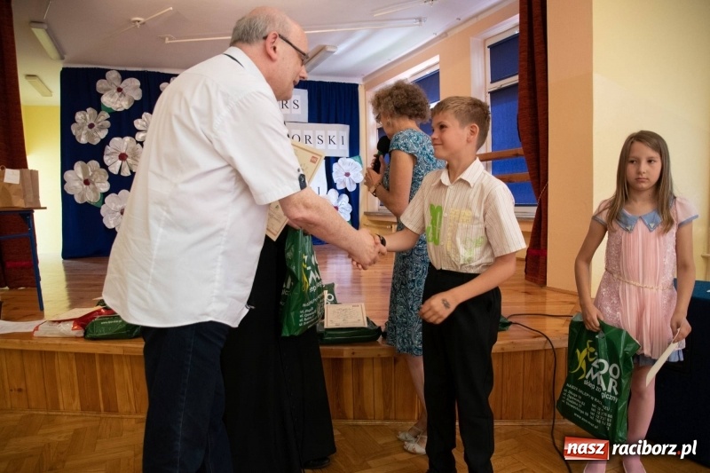 Zdjęcie w galerii na portalu naszraciborz.pl: Religijnie i metafizycznie - konkurs recytatorski w SP 18 wiadomości z regionu