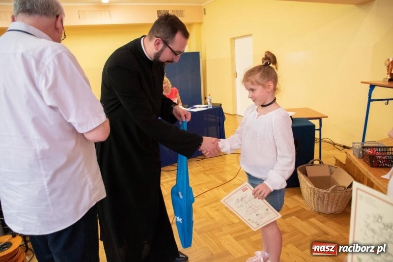 Zdjęcie w galerii na portalu naszraciborz.pl: Religijnie i metafizycznie - konkurs recytatorski w SP 18 wiadomości z regionu