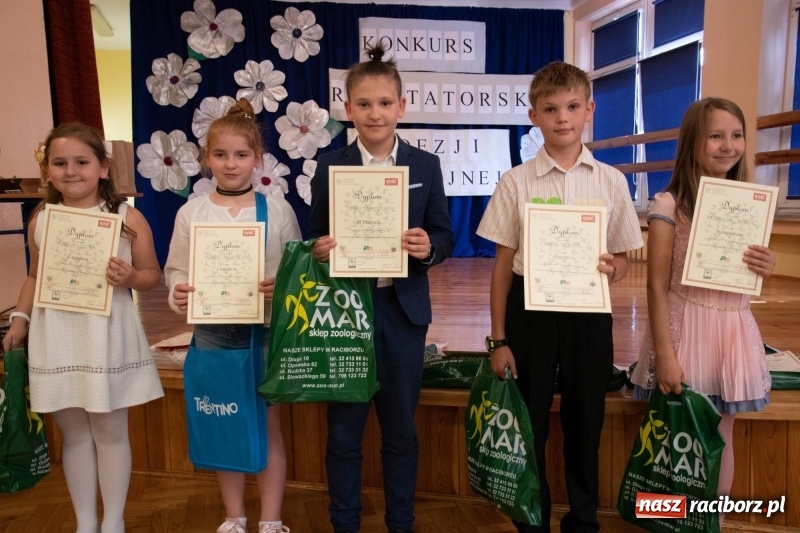 Zdjęcie w galerii na portalu naszraciborz.pl: Religijnie i metafizycznie - konkurs recytatorski w SP 18 wiadomości z regionu