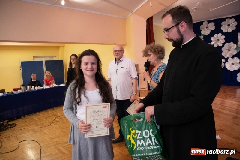 Zdjęcie w galerii na portalu naszraciborz.pl: Religijnie i metafizycznie - konkurs recytatorski w SP 18 wiadomości z regionu