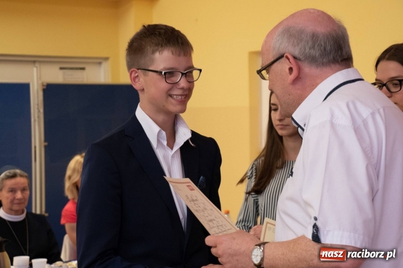 Zdjęcie w galerii na portalu naszraciborz.pl: Religijnie i metafizycznie - konkurs recytatorski w SP 18 wiadomości z regionu