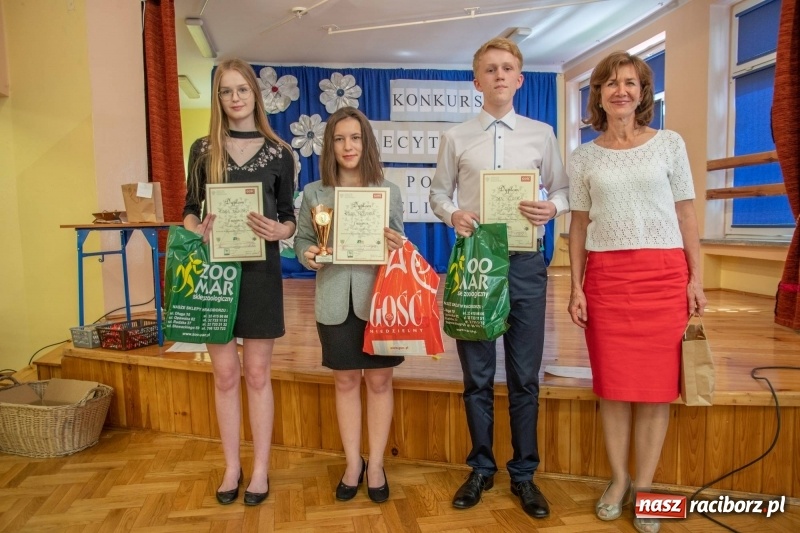 Zdjęcie w galerii na portalu naszraciborz.pl: Religijnie i metafizycznie - konkurs recytatorski w SP 18 wiadomości z regionu