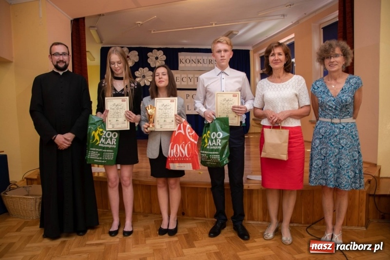 Zdjęcie w galerii na portalu naszraciborz.pl: Religijnie i metafizycznie - konkurs recytatorski w SP 18 wiadomości z regionu
