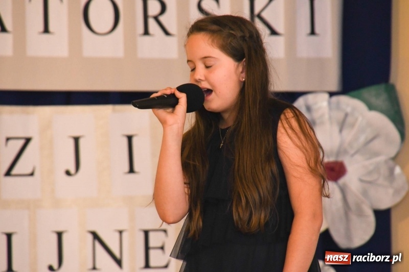 Zdjęcie w galerii na portalu naszraciborz.pl: Religijnie i metafizycznie - konkurs recytatorski w SP 18 wiadomości z regionu