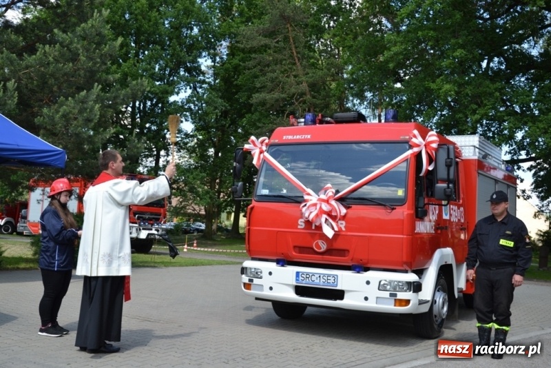 Zdjęcie w galerii na portalu naszraciborz.pl: Jankowice idą do przodu. Nowy wóz strażacki i zmodernizowany plac zabaw  wiadomości z regionu
