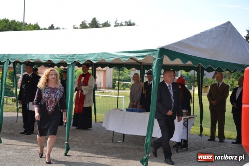 Zdjęcie w galerii na portalu naszraciborz.pl: Jankowice idą do przodu. Nowy wóz strażacki i zmodernizowany plac zabaw  wiadomości z regionu