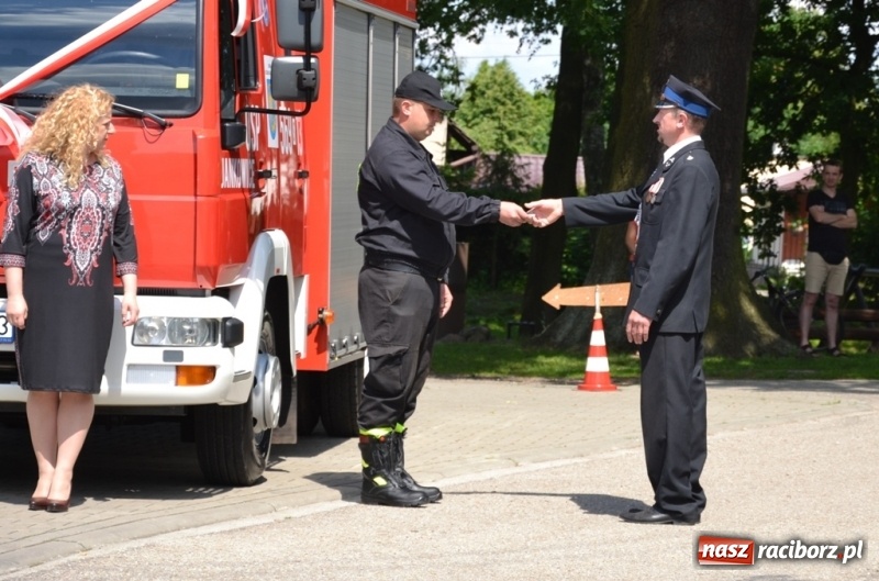 Zdjęcie w galerii na portalu naszraciborz.pl: Jankowice idą do przodu. Nowy wóz strażacki i zmodernizowany plac zabaw  wiadomości z regionu