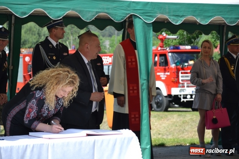 Zdjęcie w galerii na portalu naszraciborz.pl: Jankowice idą do przodu. Nowy wóz strażacki i zmodernizowany plac zabaw  wiadomości z regionu