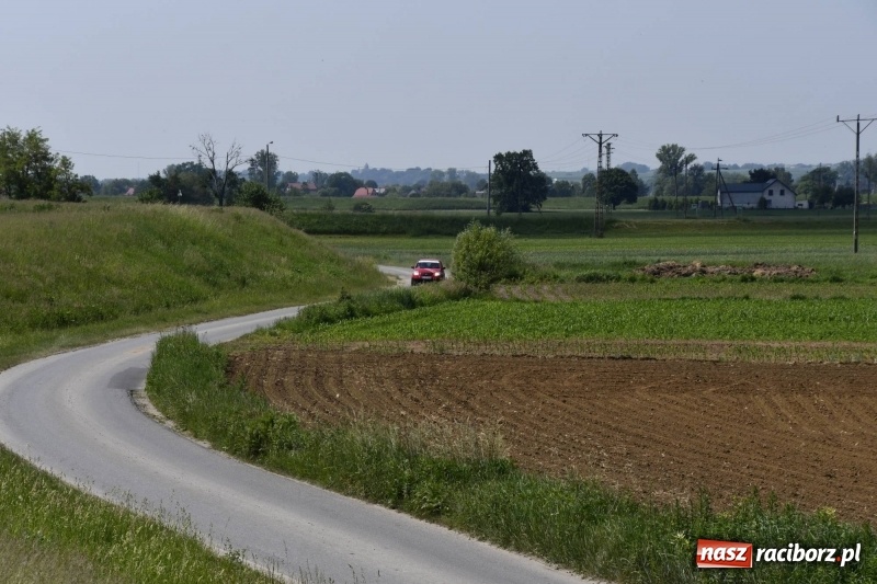 Zdjęcie w galerii na portalu naszraciborz.pl: Zapach spalin o poranku, czyli samochodowy Rajd o Puchar Burmistrza Kuźni Raciborskiej FOTO i VIDEO wiadomości z regionu