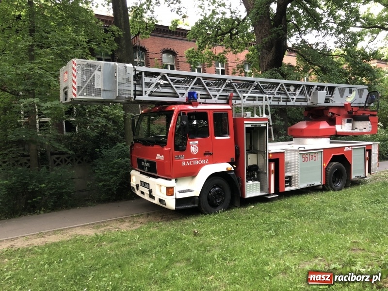 Zdjęcie w galerii na portalu naszraciborz.pl: Kolejny w tym roku pożar w starym szpitalu przy Bema w Raciborzu FOTO i WIDEO wiadomości z regionu