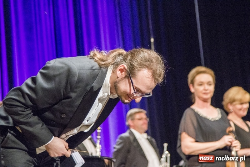 Zdjęcie w galerii na portalu naszraciborz.pl: Operetka na Dzień Matki w Raciborskim Centrum Kultury wiadomości z regionu