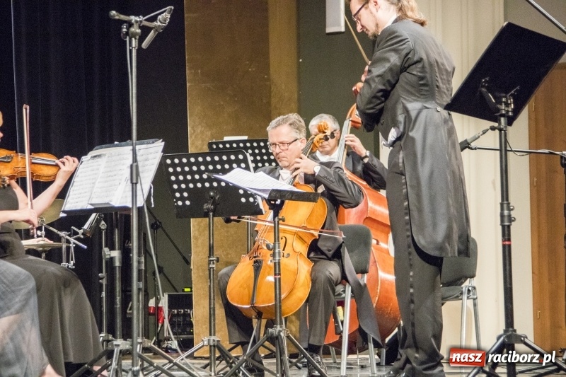 Zdjęcie w galerii na portalu naszraciborz.pl: Operetka na Dzień Matki w Raciborskim Centrum Kultury wiadomości z regionu
