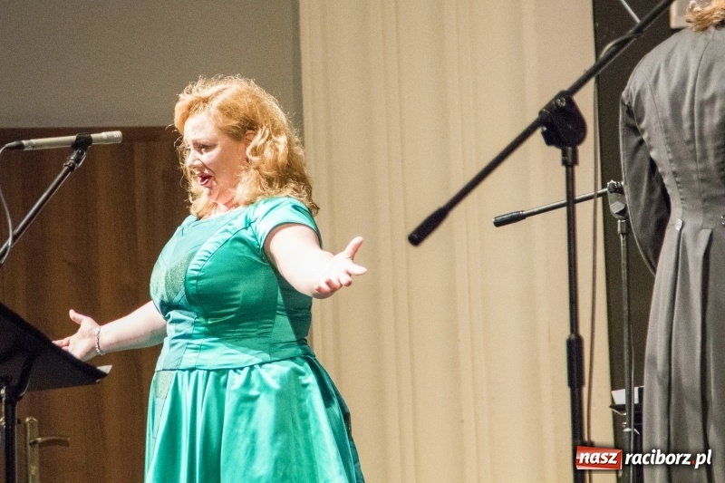 Zdjęcie w galerii na portalu naszraciborz.pl: Operetka na Dzień Matki w Raciborskim Centrum Kultury wiadomości z regionu