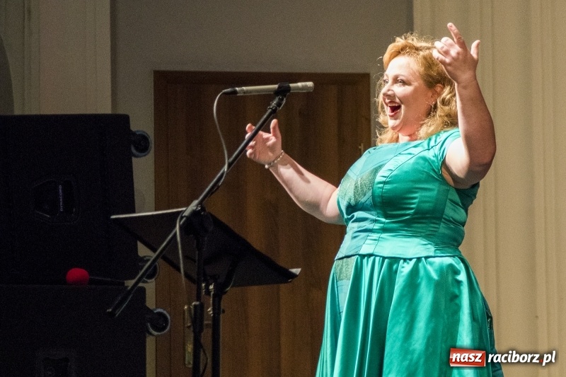 Zdjęcie w galerii na portalu naszraciborz.pl: Operetka na Dzień Matki w Raciborskim Centrum Kultury wiadomości z regionu