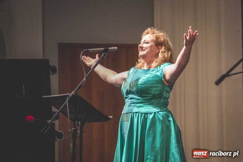 Zdjęcie w galerii na portalu naszraciborz.pl: Operetka na Dzień Matki w Raciborskim Centrum Kultury wiadomości z regionu