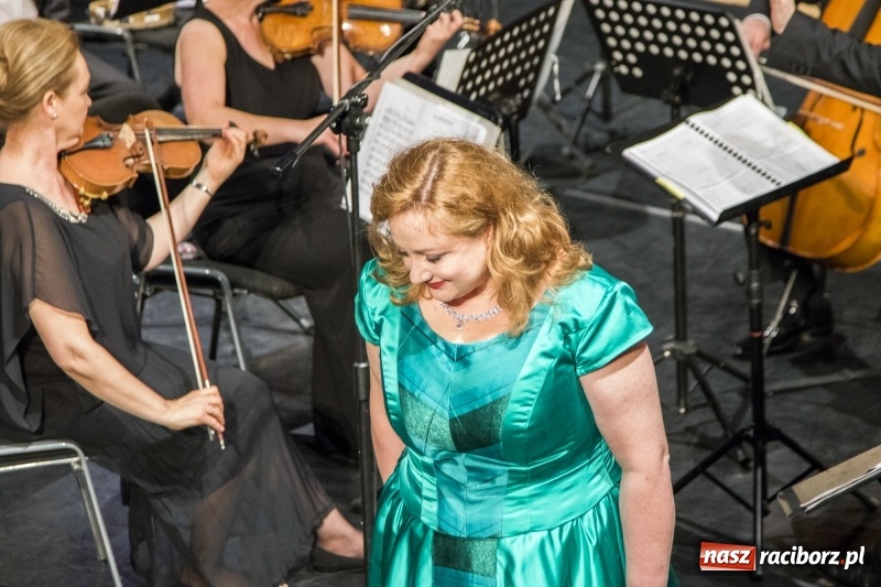 Zdjęcie w galerii na portalu naszraciborz.pl: Operetka na Dzień Matki w Raciborskim Centrum Kultury wiadomości z regionu