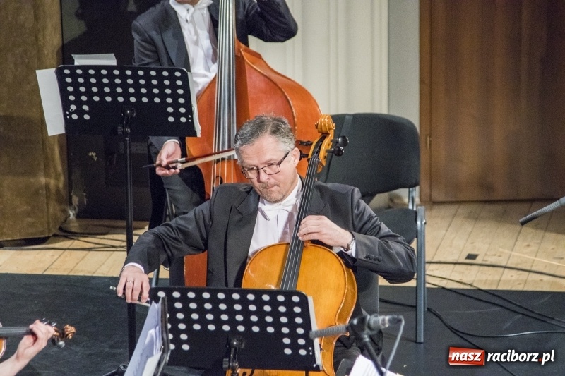 Zdjęcie w galerii na portalu naszraciborz.pl: Operetka na Dzień Matki w Raciborskim Centrum Kultury wiadomości z regionu