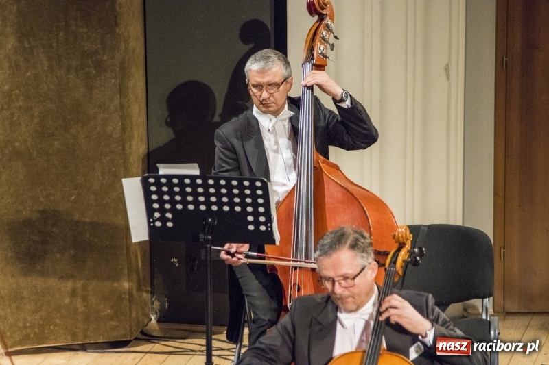 Zdjęcie w galerii na portalu naszraciborz.pl: Operetka na Dzień Matki w Raciborskim Centrum Kultury wiadomości z regionu