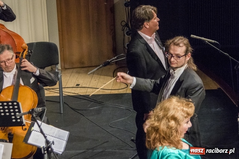 Zdjęcie w galerii na portalu naszraciborz.pl: Operetka na Dzień Matki w Raciborskim Centrum Kultury wiadomości z regionu