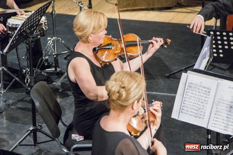 Zdjęcie w galerii na portalu naszraciborz.pl: Operetka na Dzień Matki w Raciborskim Centrum Kultury wiadomości z regionu