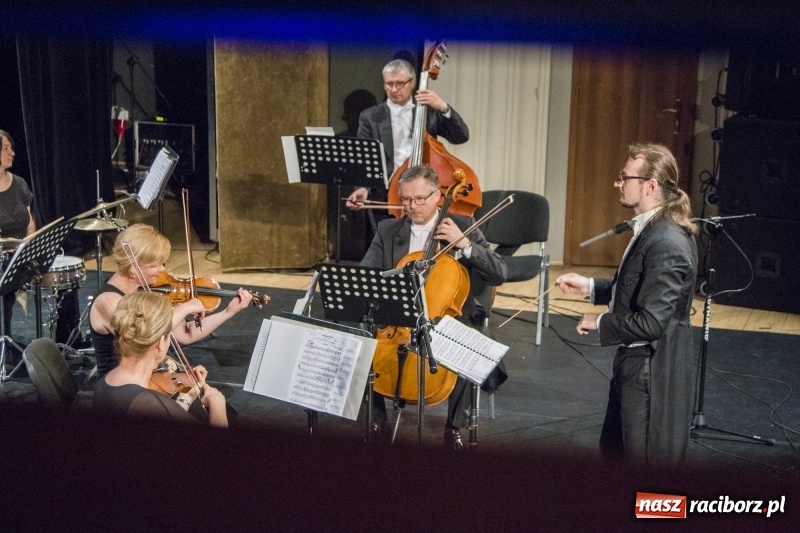 Zdjęcie w galerii na portalu naszraciborz.pl: Operetka na Dzień Matki w Raciborskim Centrum Kultury wiadomości z regionu