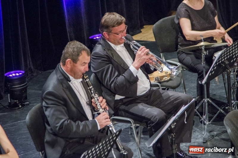 Zdjęcie w galerii na portalu naszraciborz.pl: Operetka na Dzień Matki w Raciborskim Centrum Kultury wiadomości z regionu