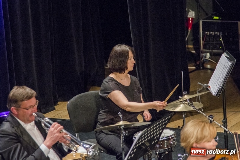 Zdjęcie w galerii na portalu naszraciborz.pl: Operetka na Dzień Matki w Raciborskim Centrum Kultury wiadomości z regionu